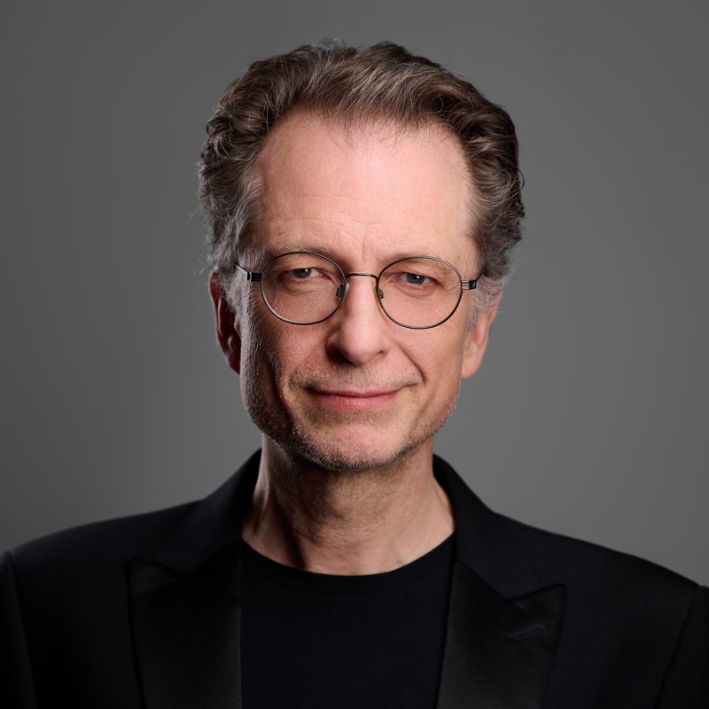 کاور Gavin Greenaway